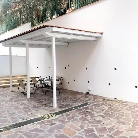 Falda House